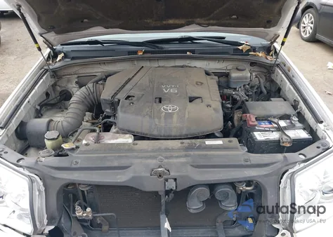 2008 Toyota 4Runner Sr5 V6 z USA, uszkodzony, nr VIN JTEBU14R18K017333